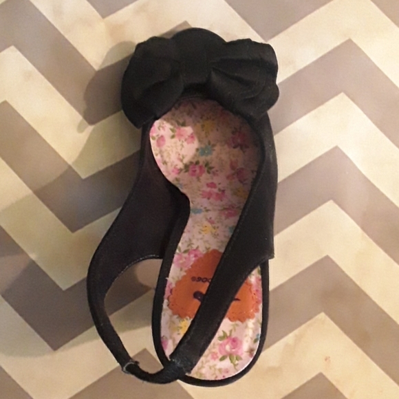 Retro style black rounded toe bow sling backs - Picture 3 of 6
